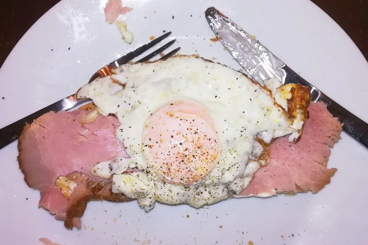 fried eggs with ham