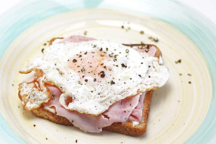eggs and ham on mayo toast