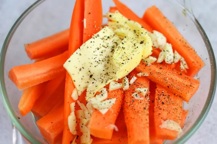 steamed carrots with garlic