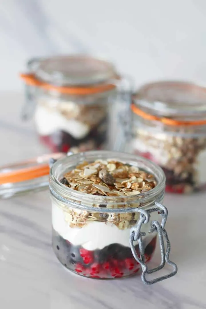 muesli yoghurt pots