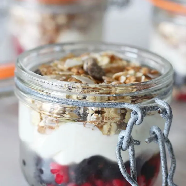 Healthy yoghurt fruit pots