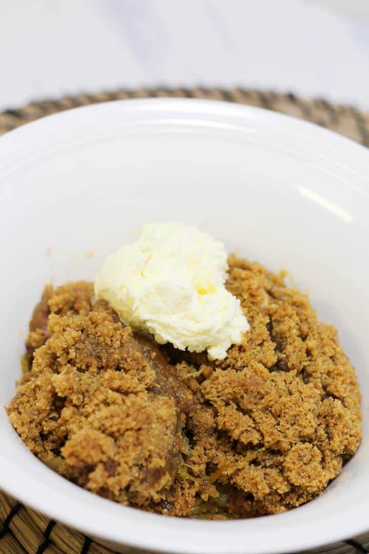 crumble with cream