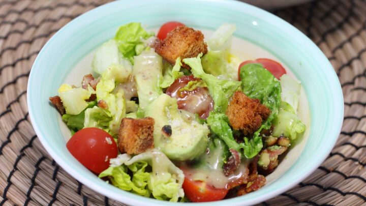 bacon and avocado salad with croutons