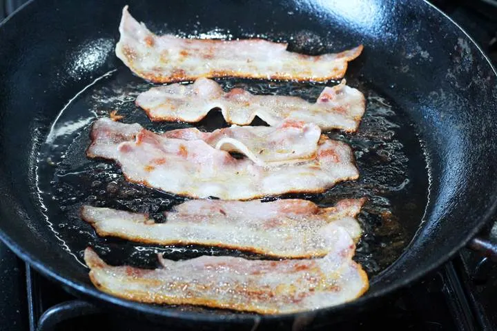 frying streaky bacon