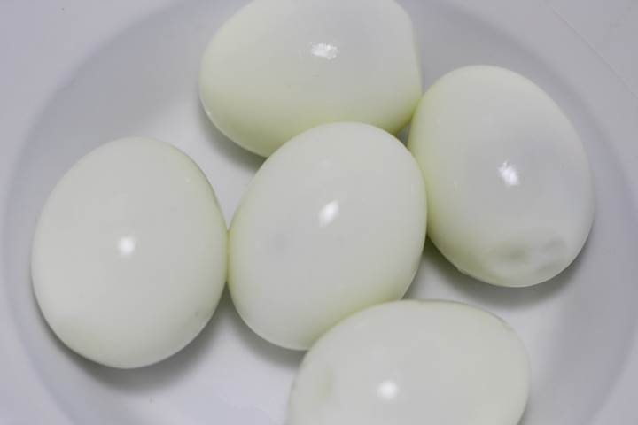 Hard Boiled Eggs - how to cook, store and use them - a Keto snack