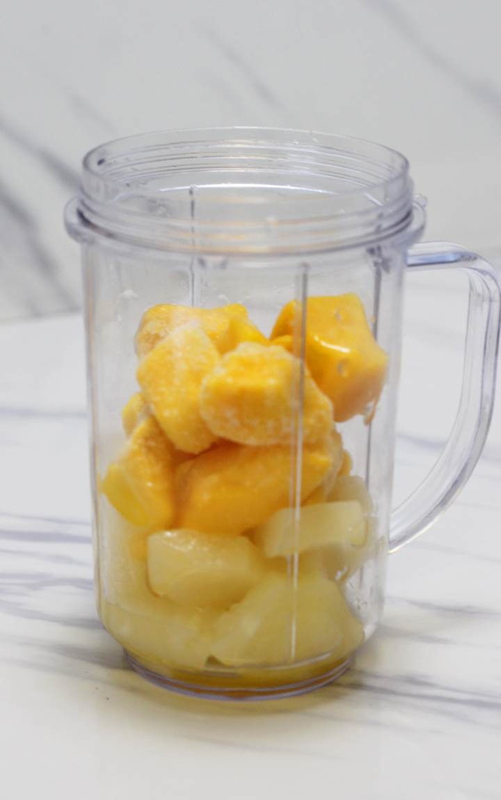 mango and pineapple smoothie
