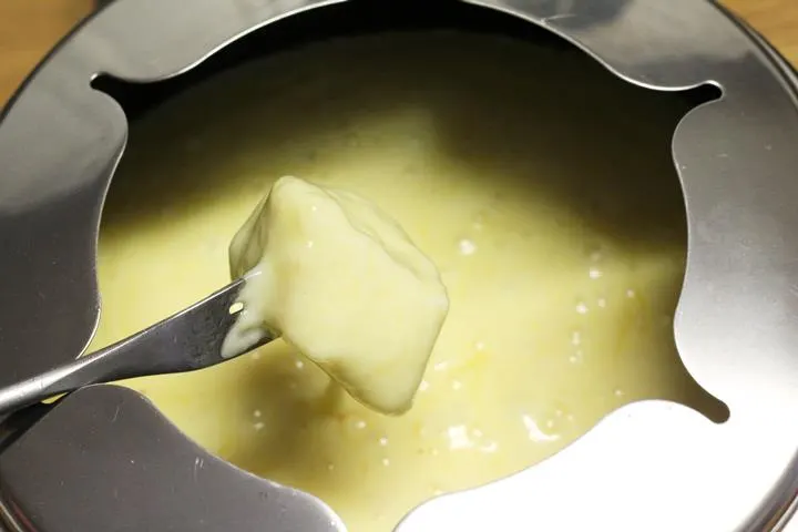 cheddar and swiss fondue