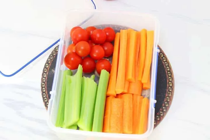 Toddler friendly road trip snack box! A great way for little ones to e