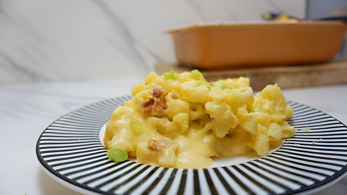 baked mac and cheese with bacon