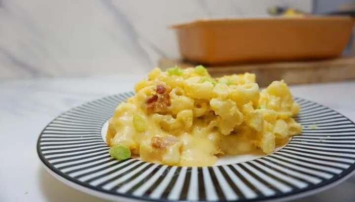 baked mac and cheese with bacon