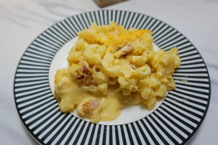 mac and cheese with bacon