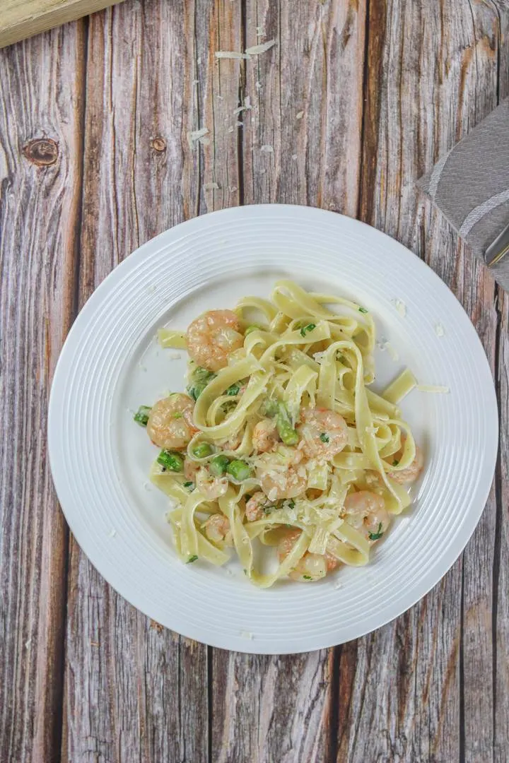 Creamy Asparagus Pasta with Prawns