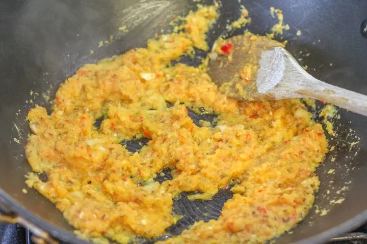 frying the spice paste