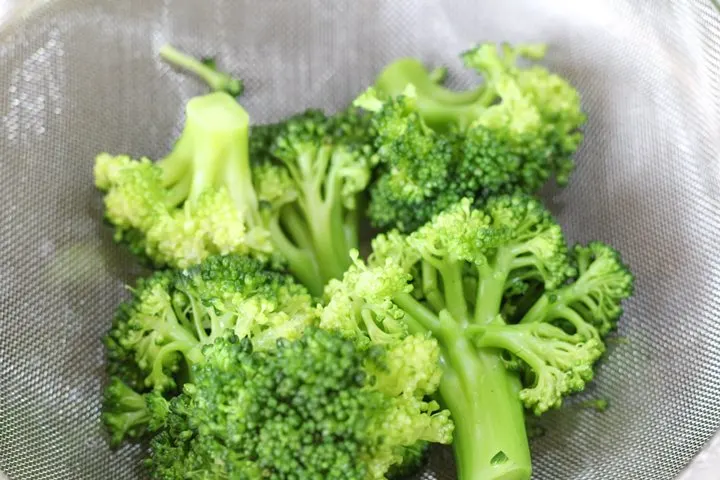 broccoli in sieve