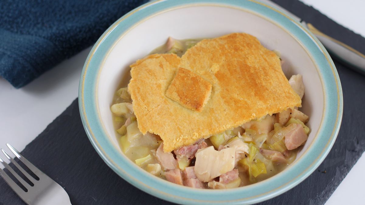 chicken, ham and leek pie