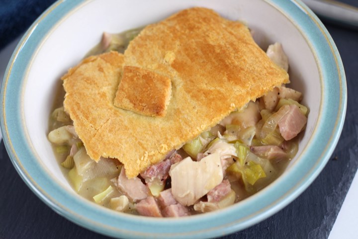 Chicken ham and leek pie