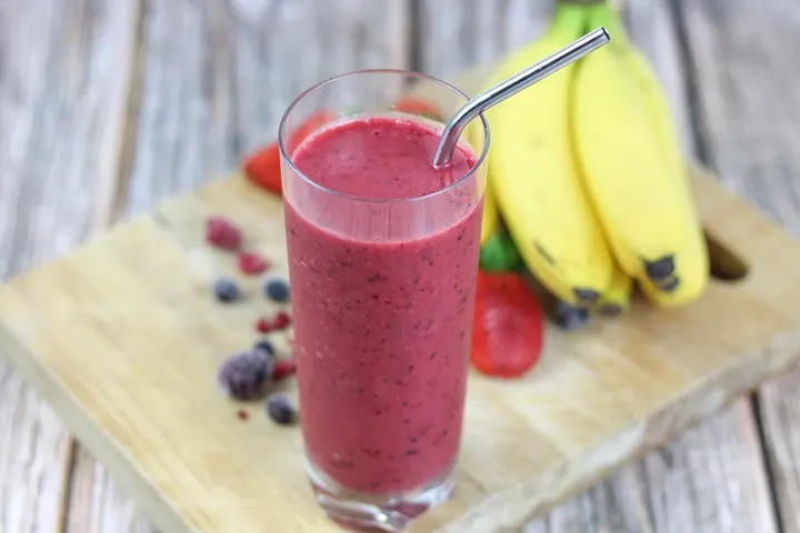 summer fruits banana strawberry mango smoothie