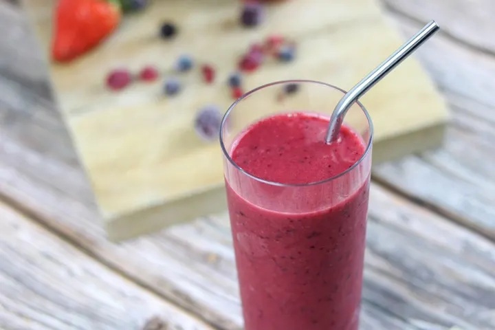 How To Make A Smoothie With Frozen Fruit - Liana's Kitchen