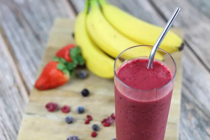 berry banana strawberry mango smoothie