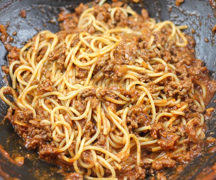 Spaghetti Bolognese Recipe - a quick, simple and super tasty pasta dish