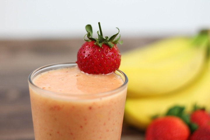 banana strawberry mango smoothie