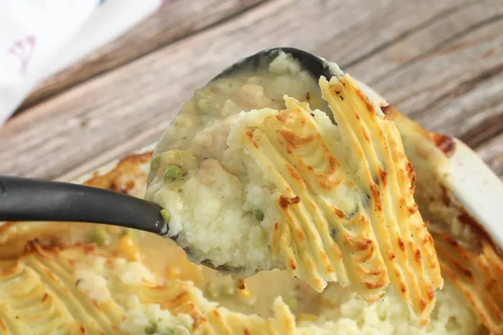 chicken pie with mash topping
