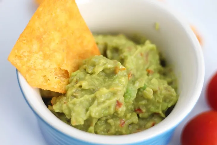 homemade spicy guacamole