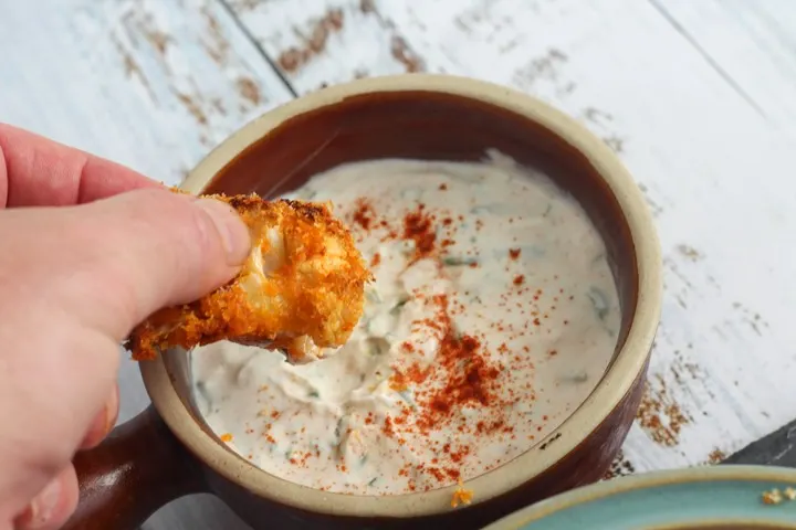 cauliflower bites in dip sauce