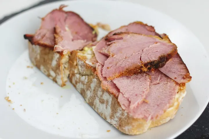 baked ham on toast