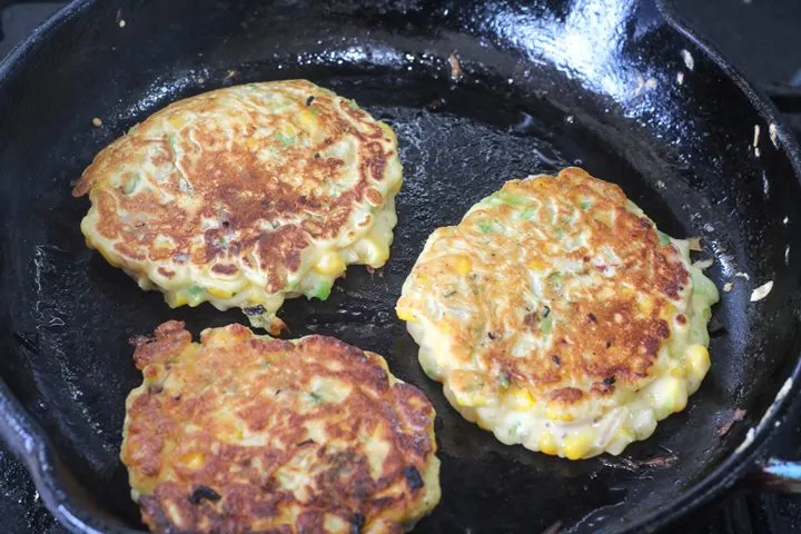 bakwan jagung in the pan