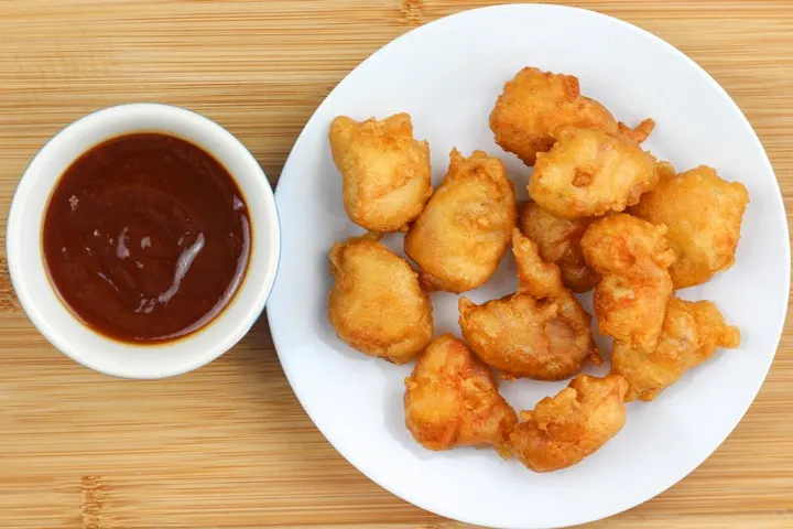 chicken balls with sweet & sour sauce