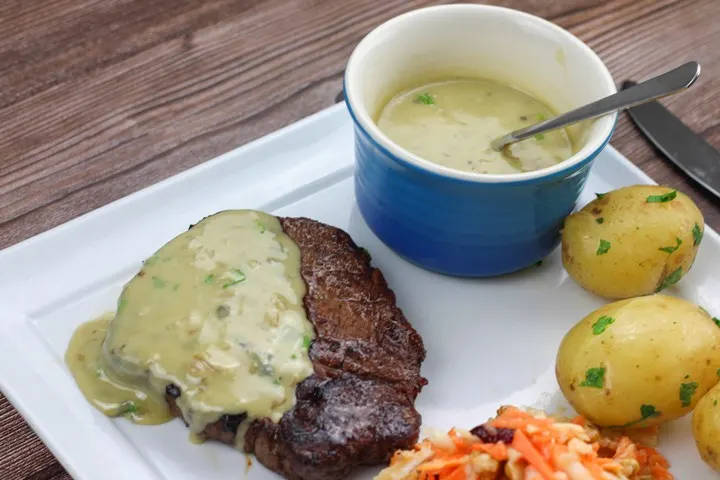 steak with blue cheese sauce