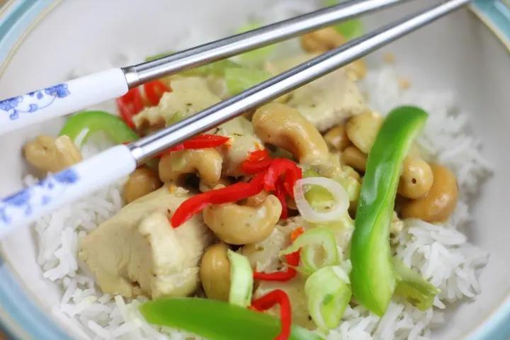 thai cashew chicken curry