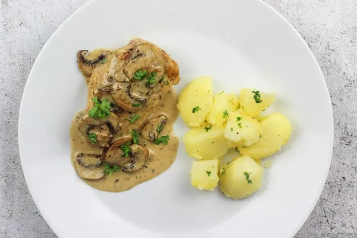 chicken in creamy mushroom sauce