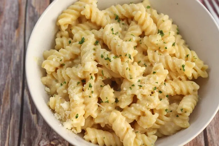 garlic cheese pasta sauce