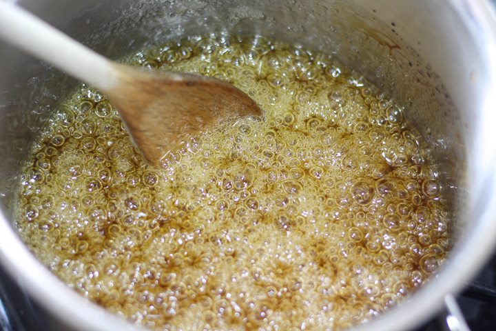 sugar melting for toffee apples