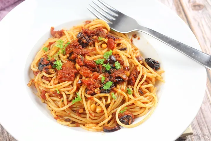 italian pasta with olives