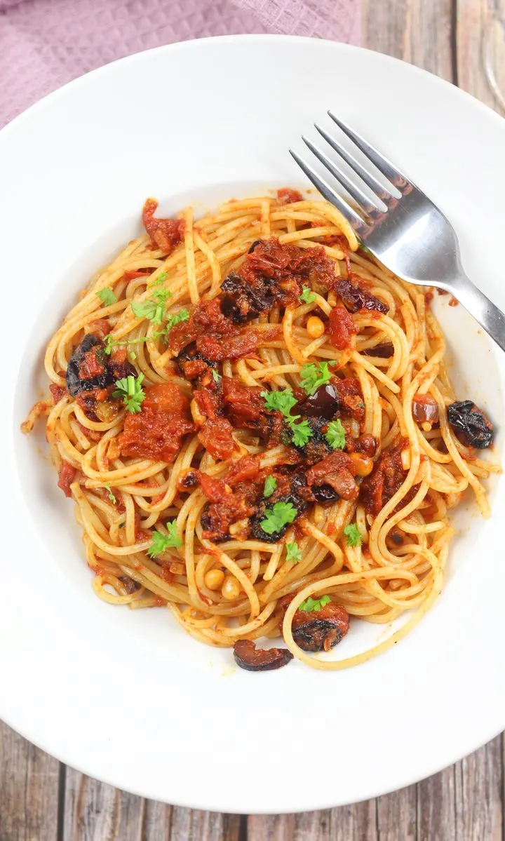 pasta with anchovies and olives