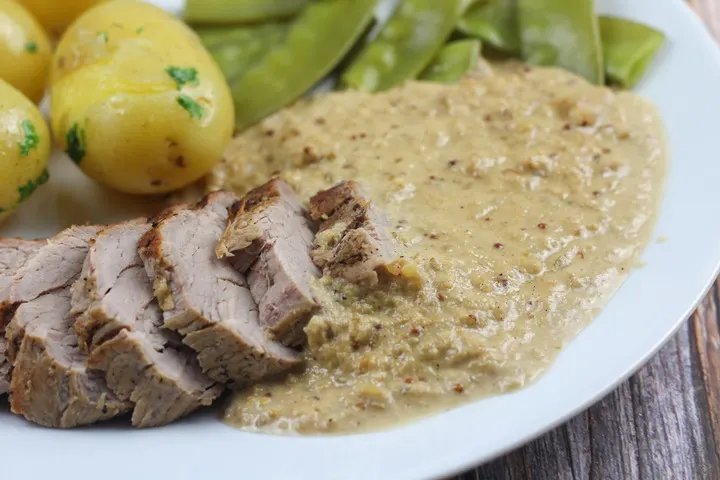 pork with creamy apple sauce