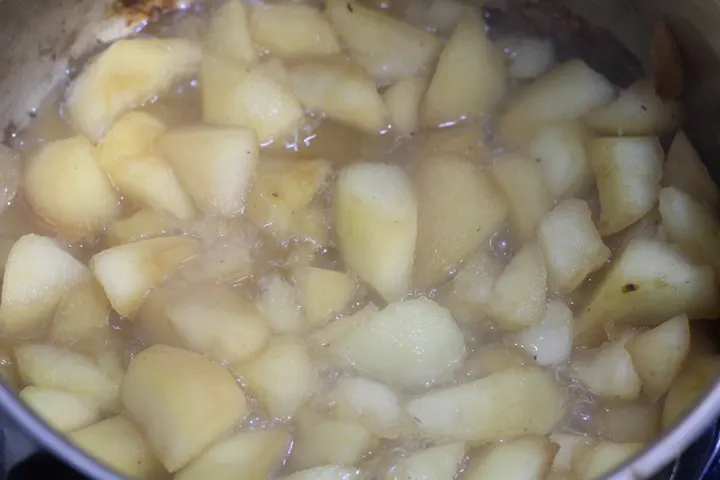 apples cooking in pan