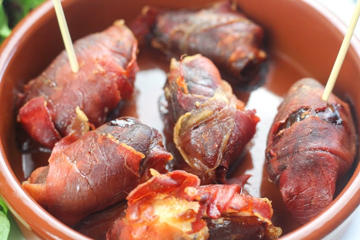 Prosciutto wrapped dates (with goats cheese)