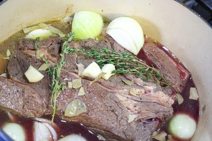 braised steak and onions in slow cooker