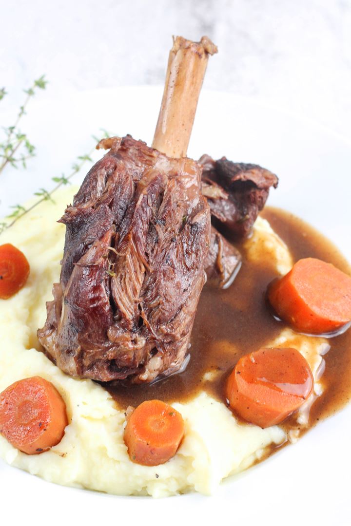 https://recipesformen.com/wp-content/uploads/2021/03/lamb-shanks-14.jpg