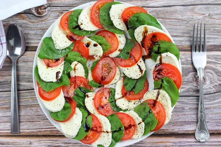 spinach and tomato salad
