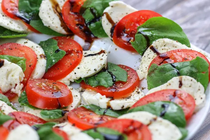 tomato spinach salad