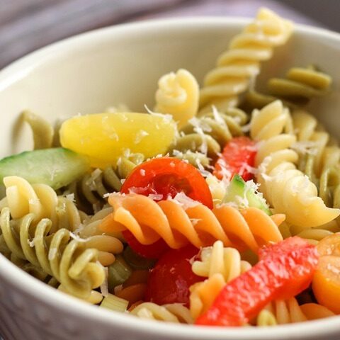 pasta salad with cucumbers and italian dressing