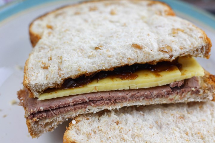 Roast Beef Cheddar and Pickle Sandwich - a delicious lunchbox sandwich