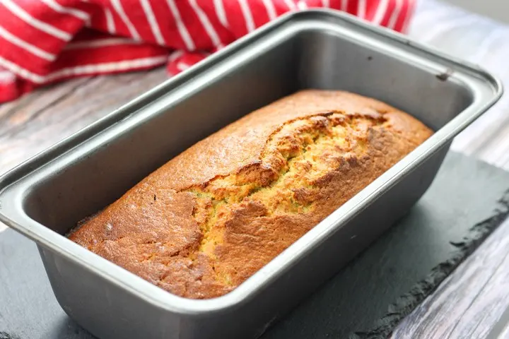 banana bread with pistachios