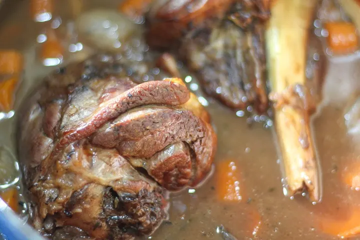 lamb shanks in gravy