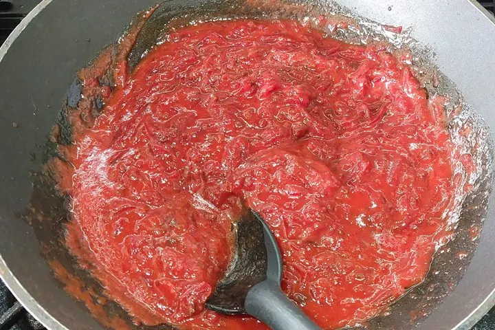beetroot and tomato sauce